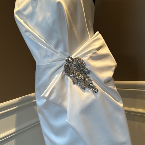 ABS Elegant white satin dress - Picture 13 of 16